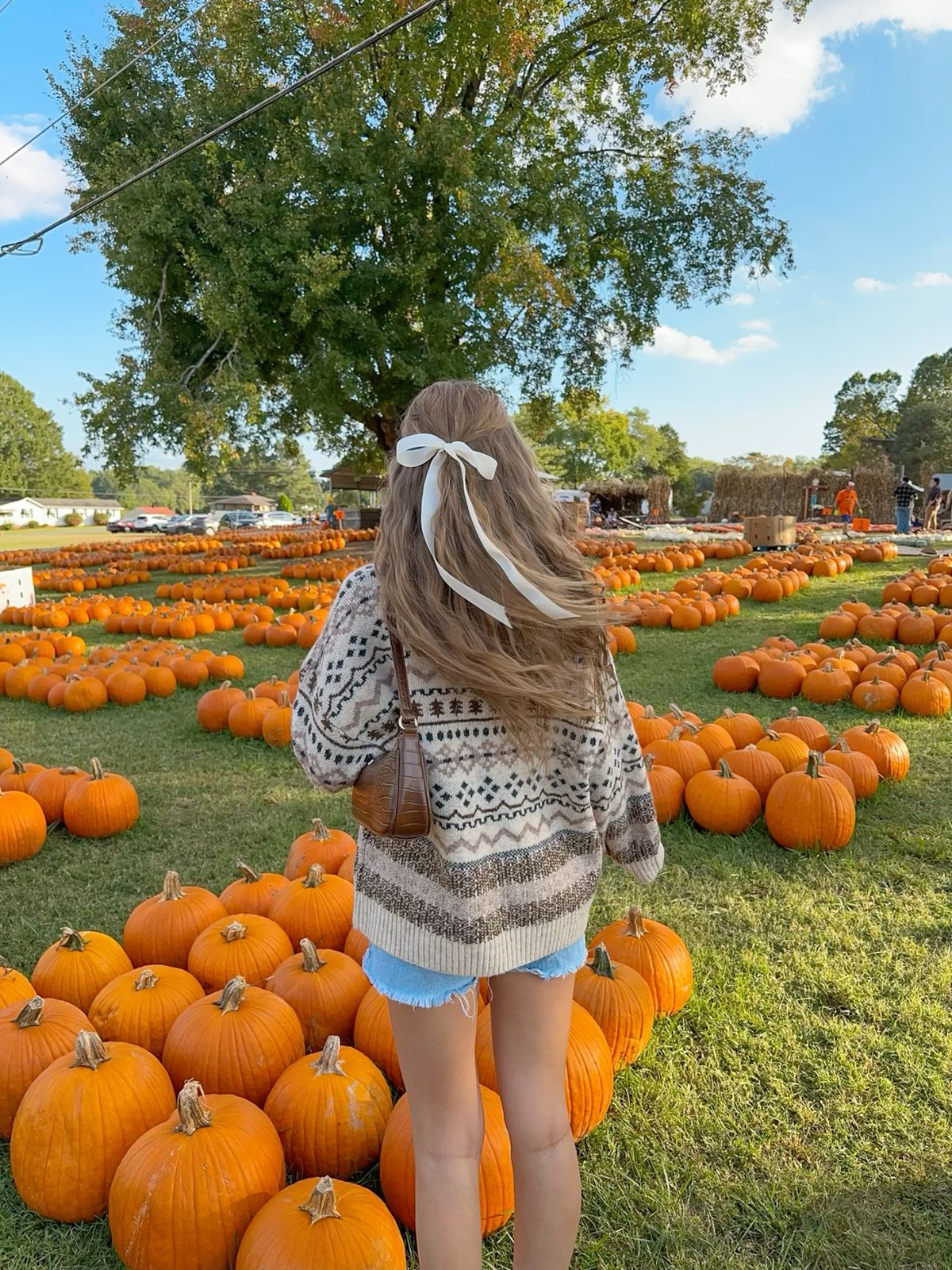 21+ Pumpkin Patch Outfit Ideas That Are Cute, Cozy, and Totally Instagram-Worthy