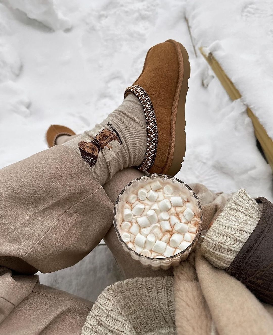 25+ Ugg Slippers Outfit Ideas That Are Perfect for Laid-Back Days