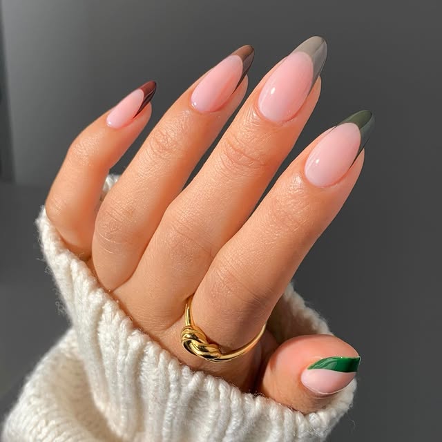glossytipped - Fall French tip nails
