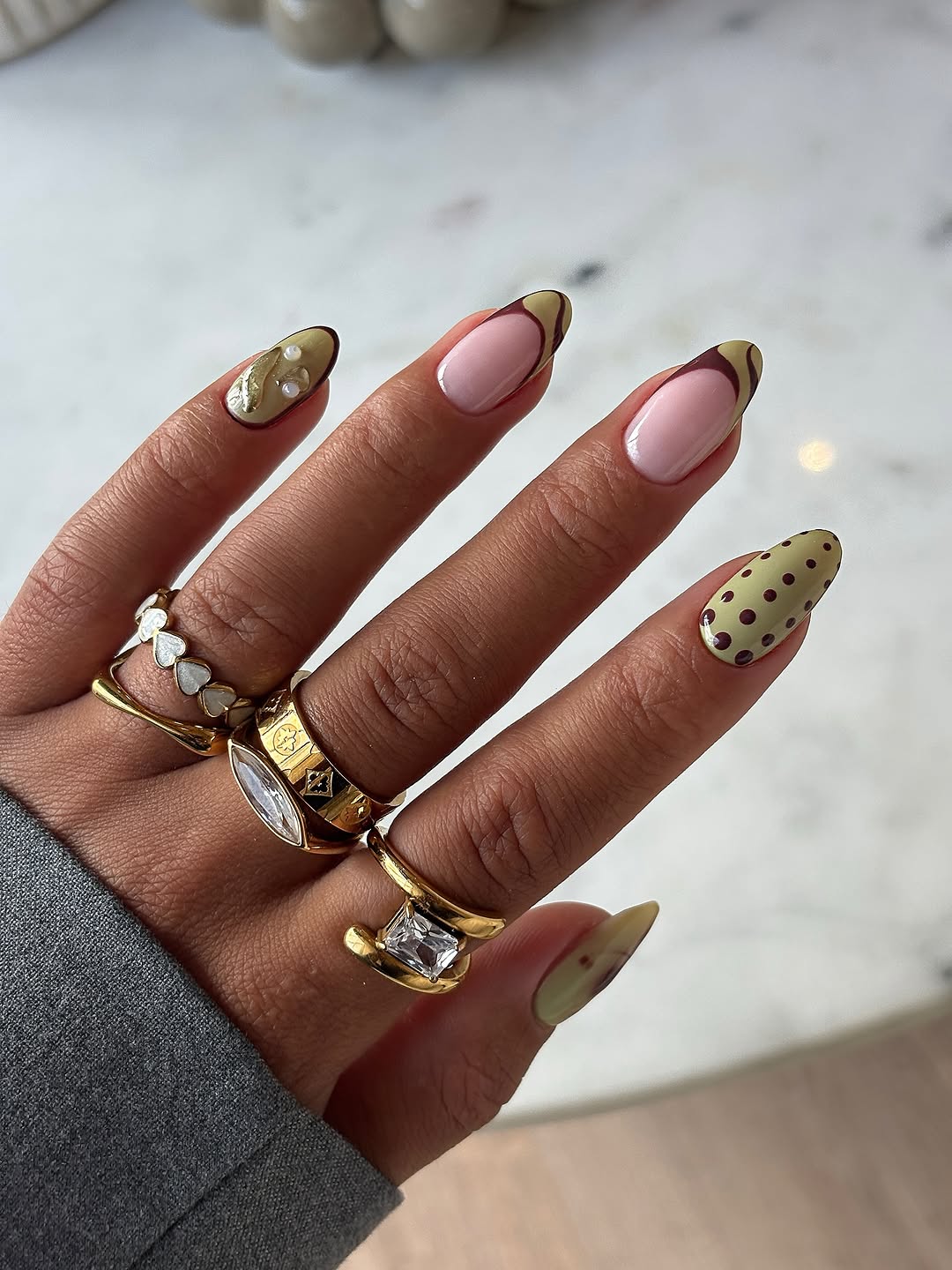 gieos.room - polka dot nails - polka dot nail ideas