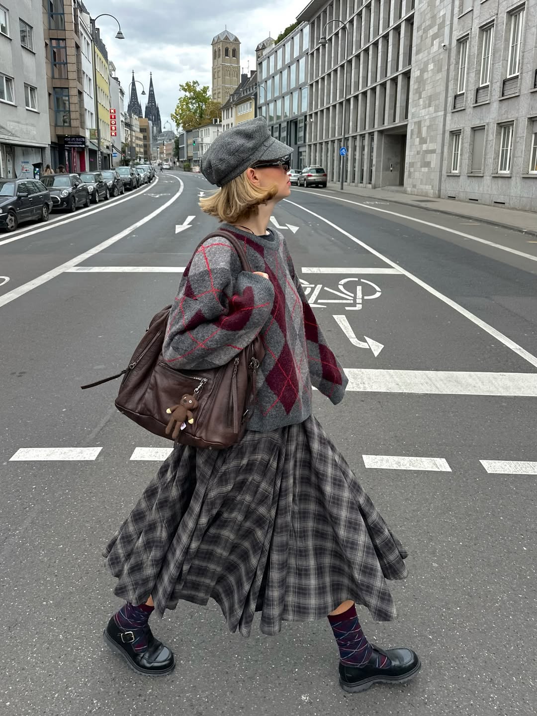 linda.sza - Argyle Sweater Outfit - Argyle Knits Trend Fall 2025 linda.sza - Argyle Sweater Outfit - Argyle Knits Trend Fall 2025