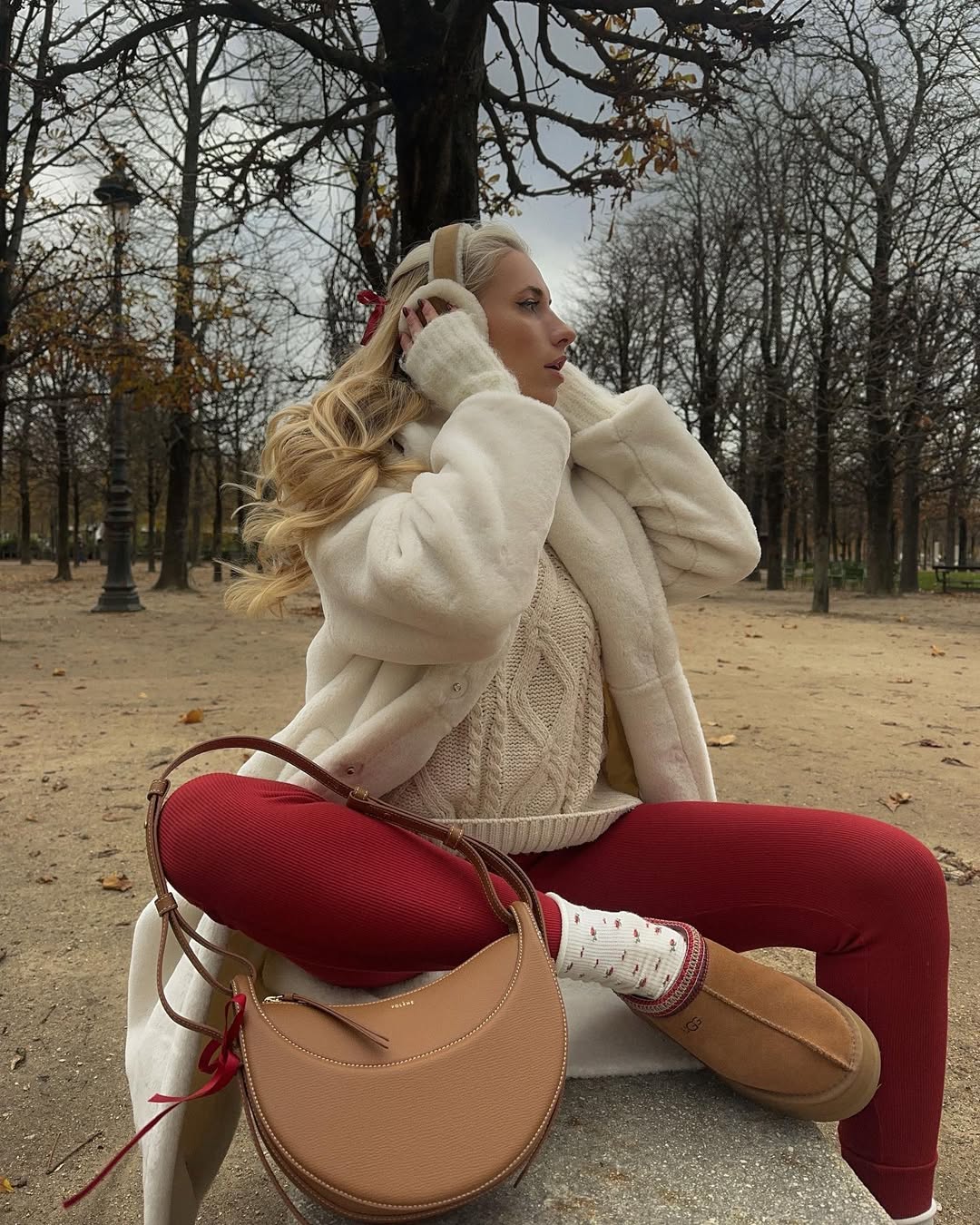 itsjulialouise - casual chic everyday christmas outfit ideas