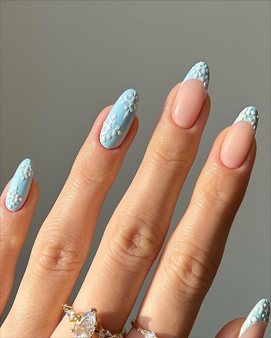thehotblend - french tip winter nails