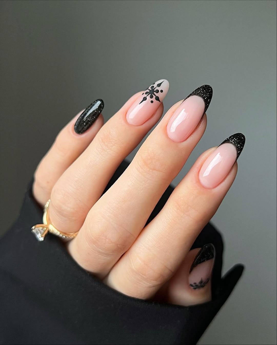 thehotblend - french tip winter nails