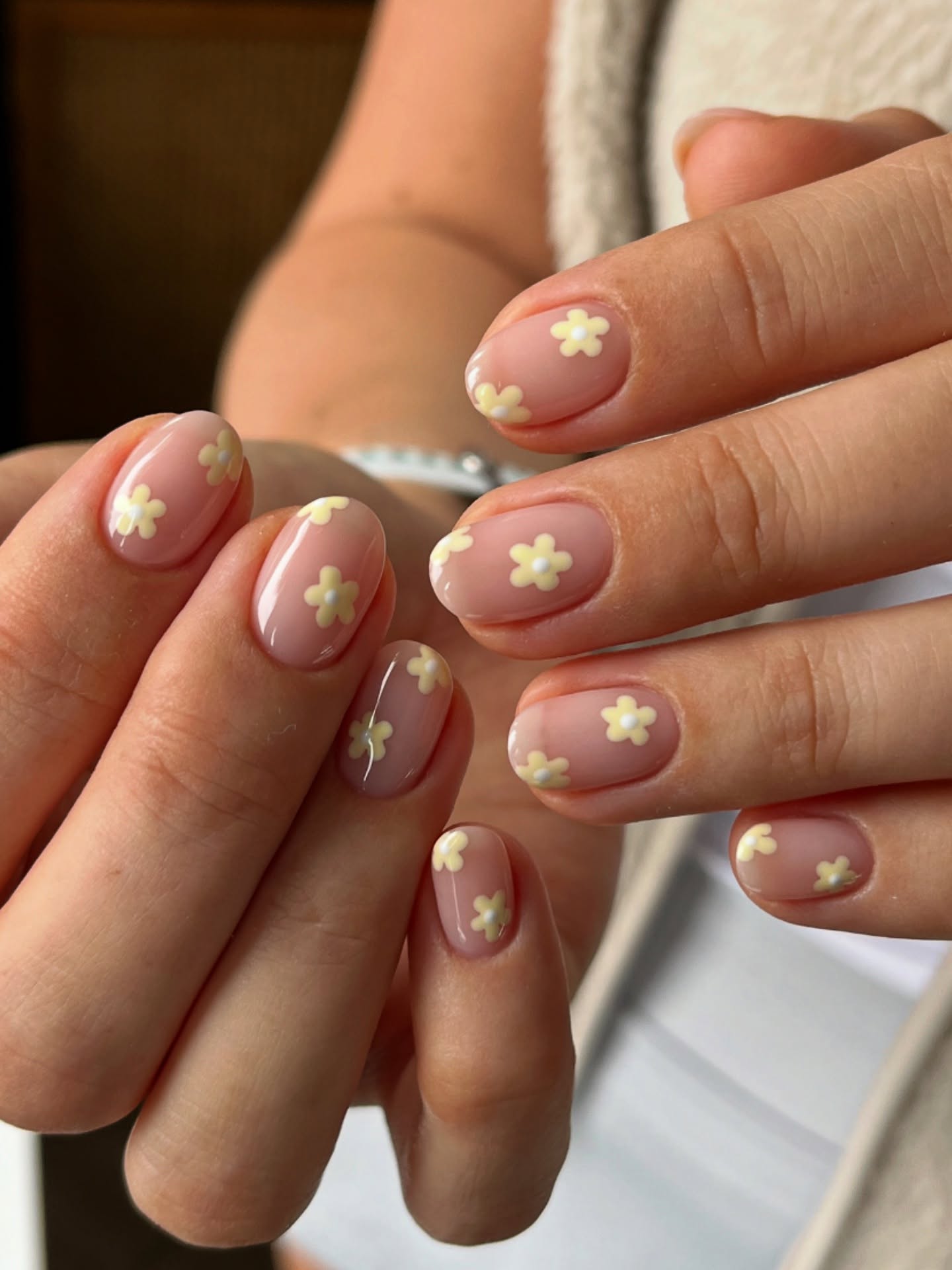elsgels - butter yellow nails - butter yellow nail ideas - spring nails 2026 - spring nail trends elsgels - butter yellow nails - butter yellow nail ideas - spring nails 2026 - spring nail trends