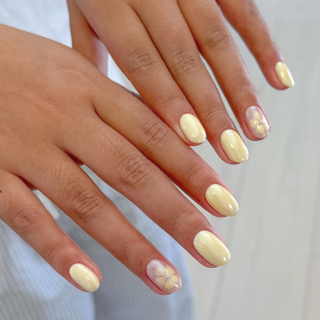 glossy.studios - butter yellow nails - butter yellow nail ideas - spring nails 2026 - spring nail trends glossy.studios - butter yellow nails - butter yellow nail ideas - spring nails 2026 - spring nail trends