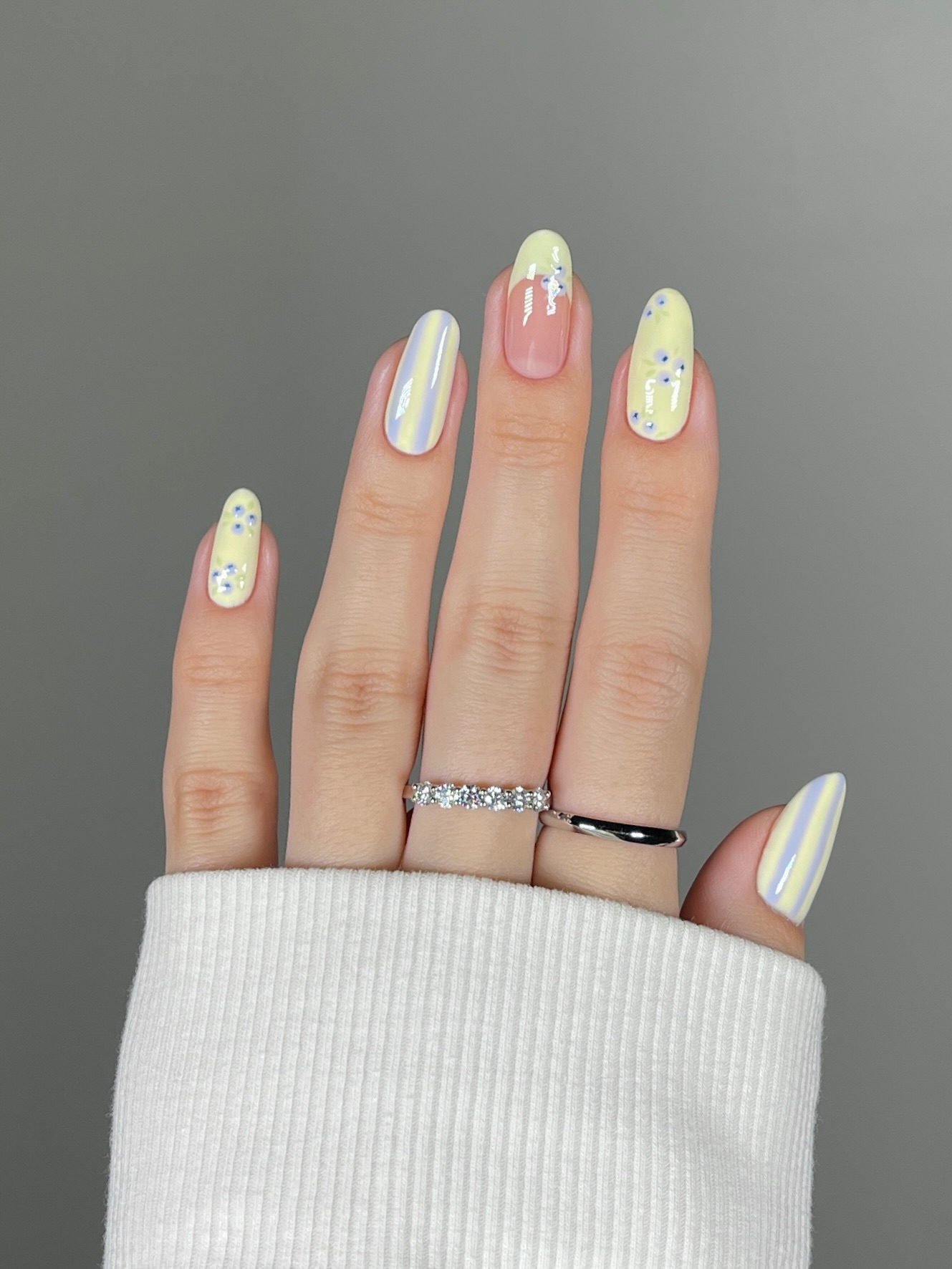 heajiheaji - butter yellow nails - butter yellow nail ideas - spring nails 2026 - spring nail trends heajiheaji - butter yellow nails - butter yellow nail ideas - spring nails 2026 - spring nail trends