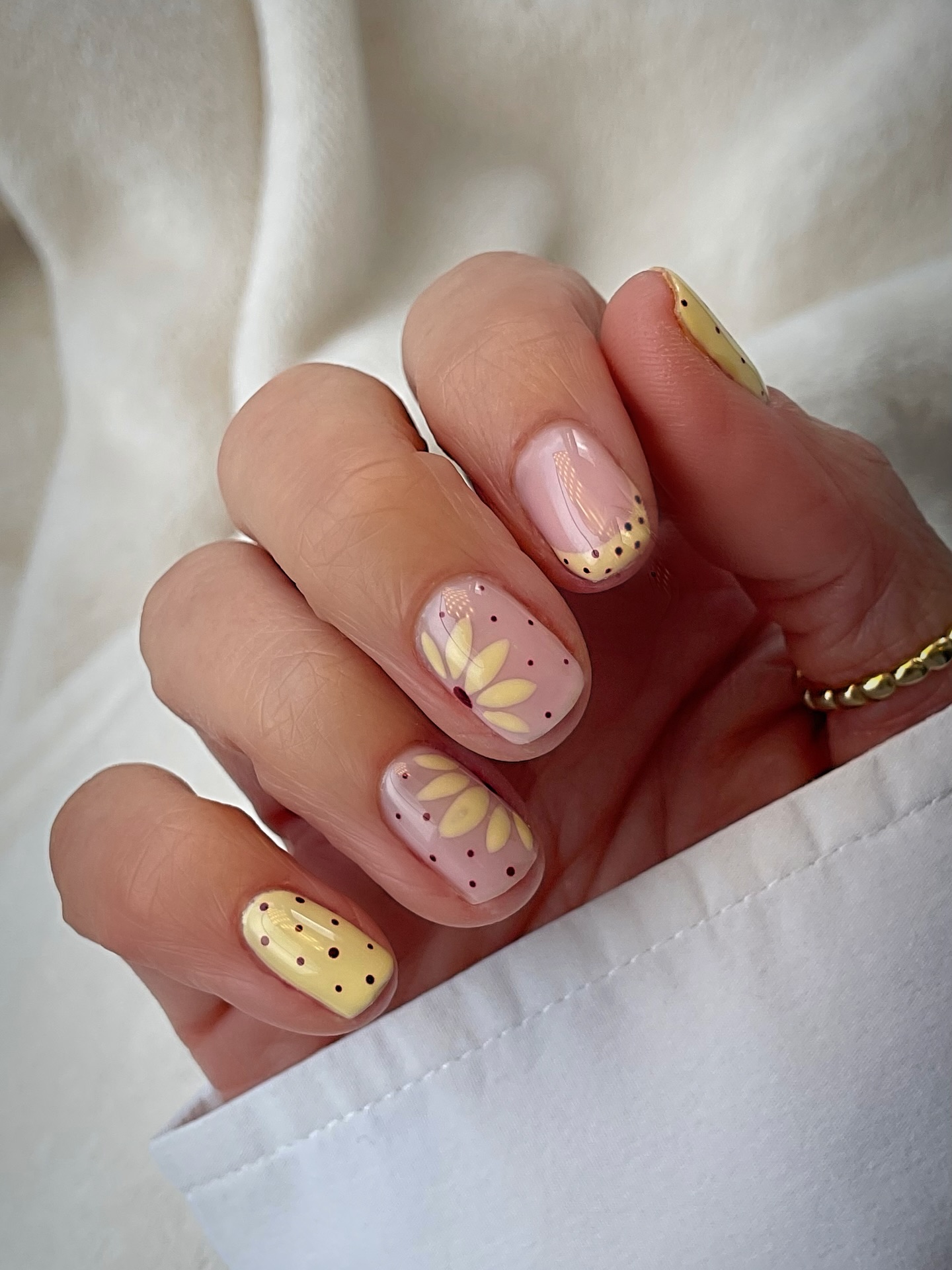 lindseysbeautylounge1 - butter yellow nails - butter yellow nail ideas - spring nails 2026 - spring nail trends lindseysbeautylounge1 - butter yellow nails - butter yellow nail ideas - spring nails 2026 - spring nail trends