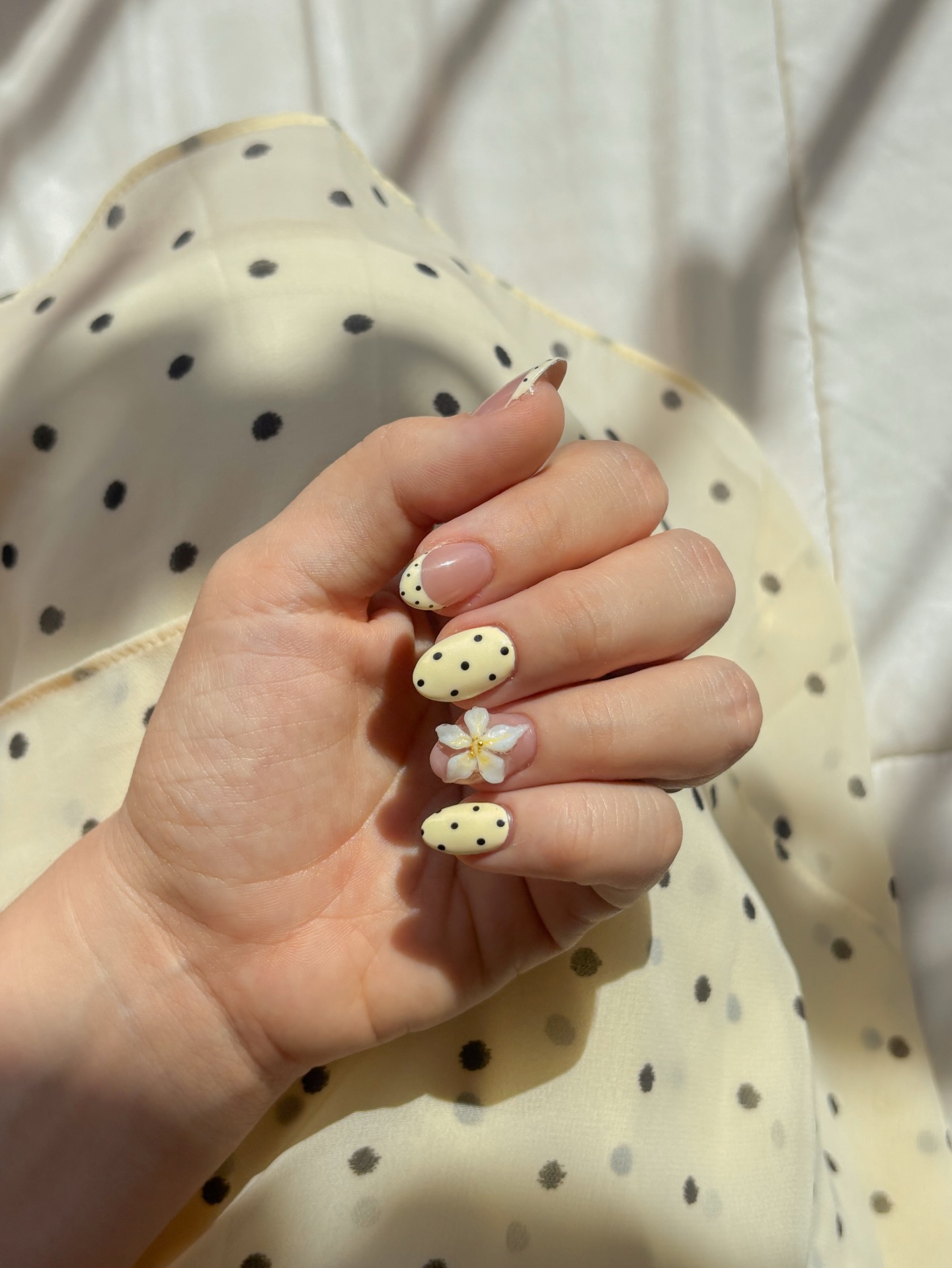 natalieemeza - butter yellow nails - butter yellow nail ideas - spring nails 2026 - spring nail trends natalieemeza - butter yellow nails - butter yellow nail ideas - spring nails 2026 - spring nail trends