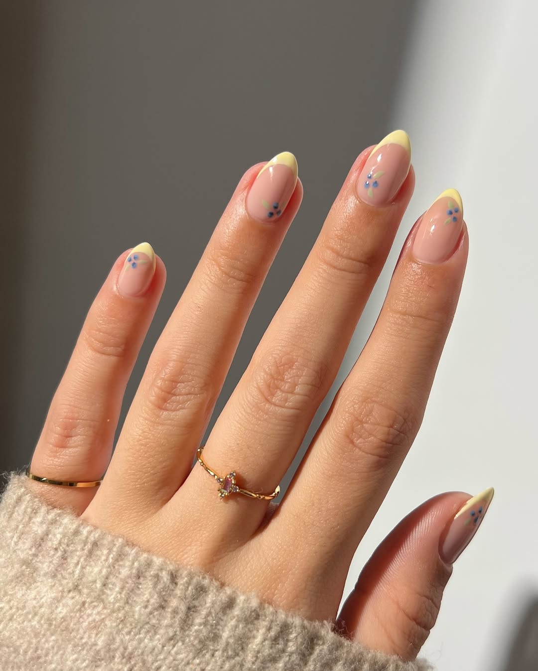 samrosenails - butter yellow nails - butter yellow nail ideas - spring nails 2026 - spring nail trends samrosenails - butter yellow nails - butter yellow nail ideas - spring nails 2026 - spring nail trends
