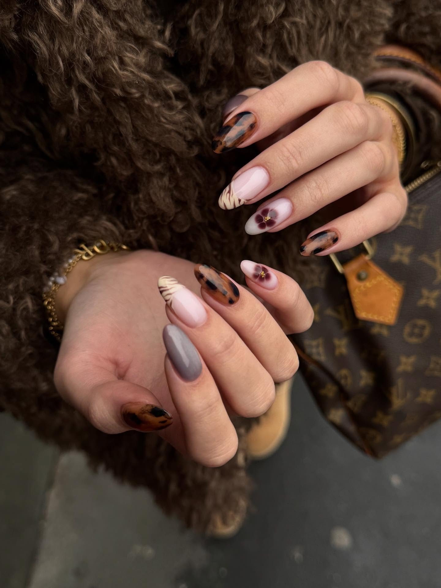 chummy.nails - tortoiseshell nails - tortoiseshell nail designs - tortoiseshell nail ideas