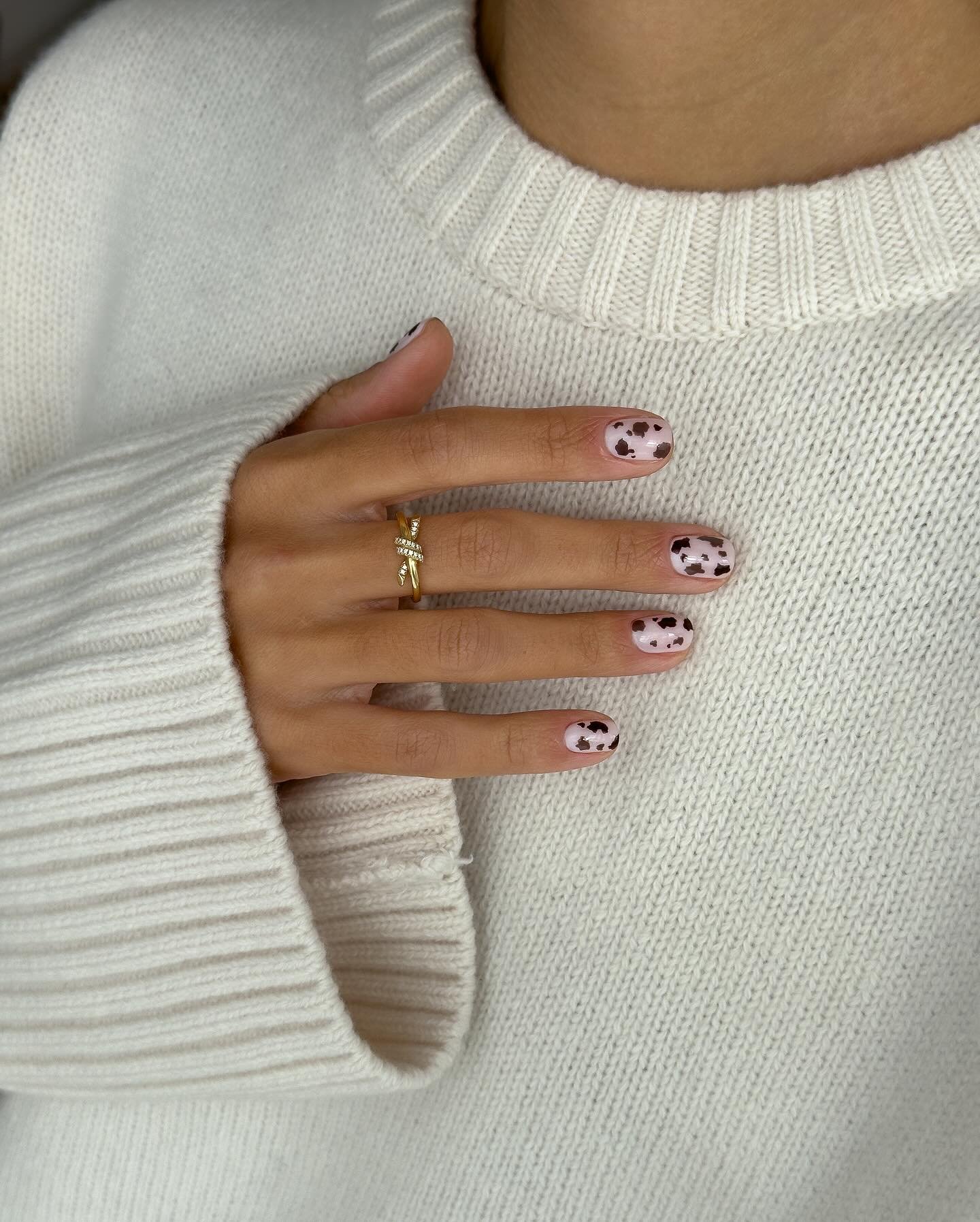 m.o.n.a.j - short fall nails - short fall nail ideas - fall nail trends 2026