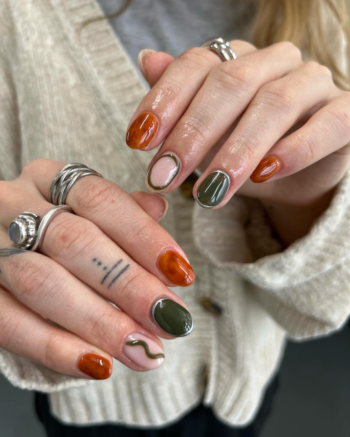 __studiobloom - short fall nails - short fall nail ideas - fall nail trends 2026