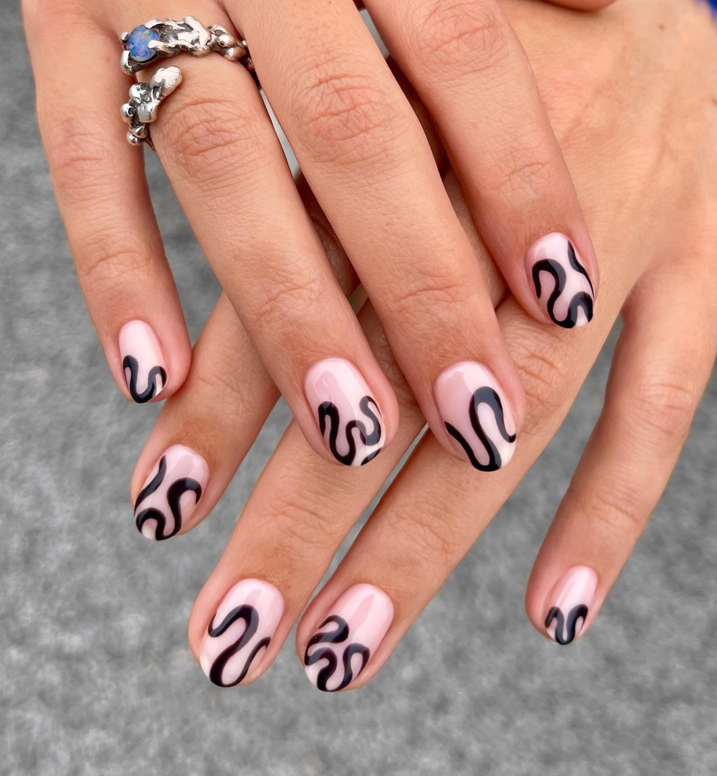 peachinails - short halloween nails - short halloween nail ideas peachinails - short halloween nails - short halloween nail ideas