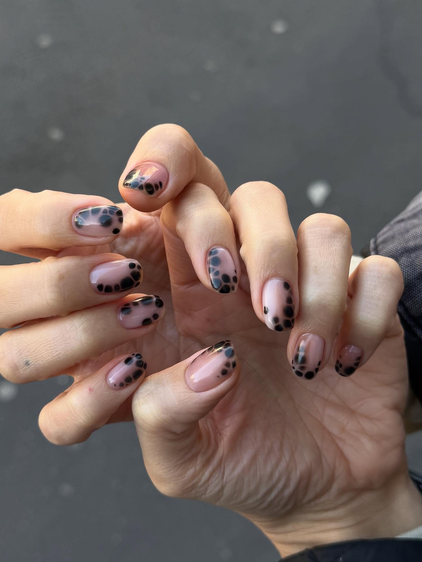 chummy.nails - simple halloween nails - classy halloween nails