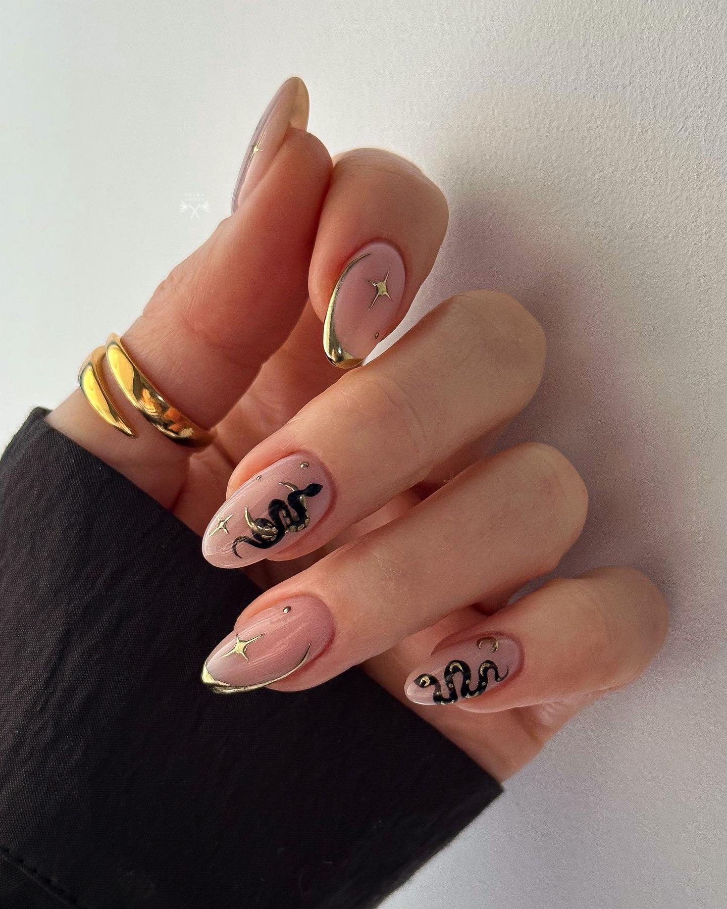 paiwaloves - simple halloween nails - classy halloween nails