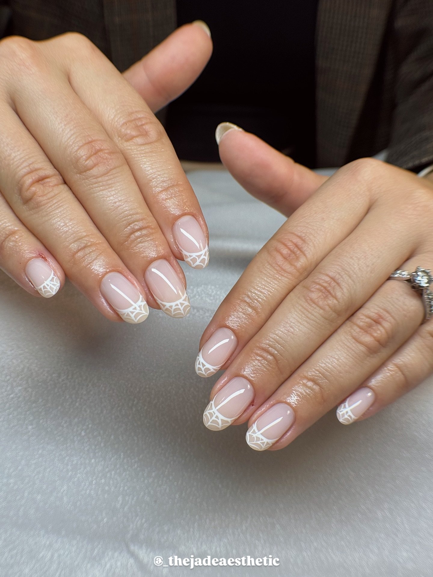 _thejadeaesthetic - simple halloween nails - classy halloween nails