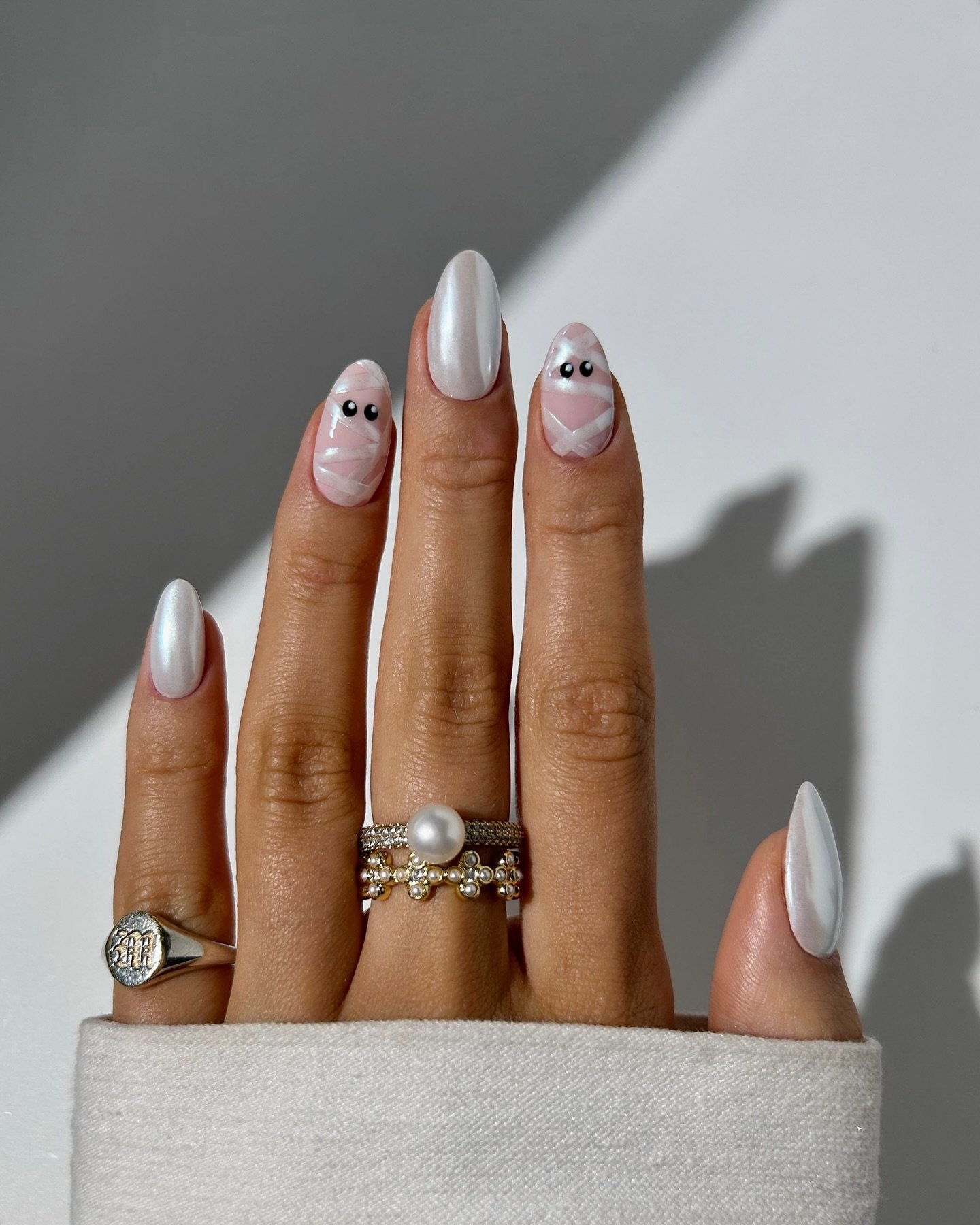 thenaillologist - simple halloween nails - classy halloween nails